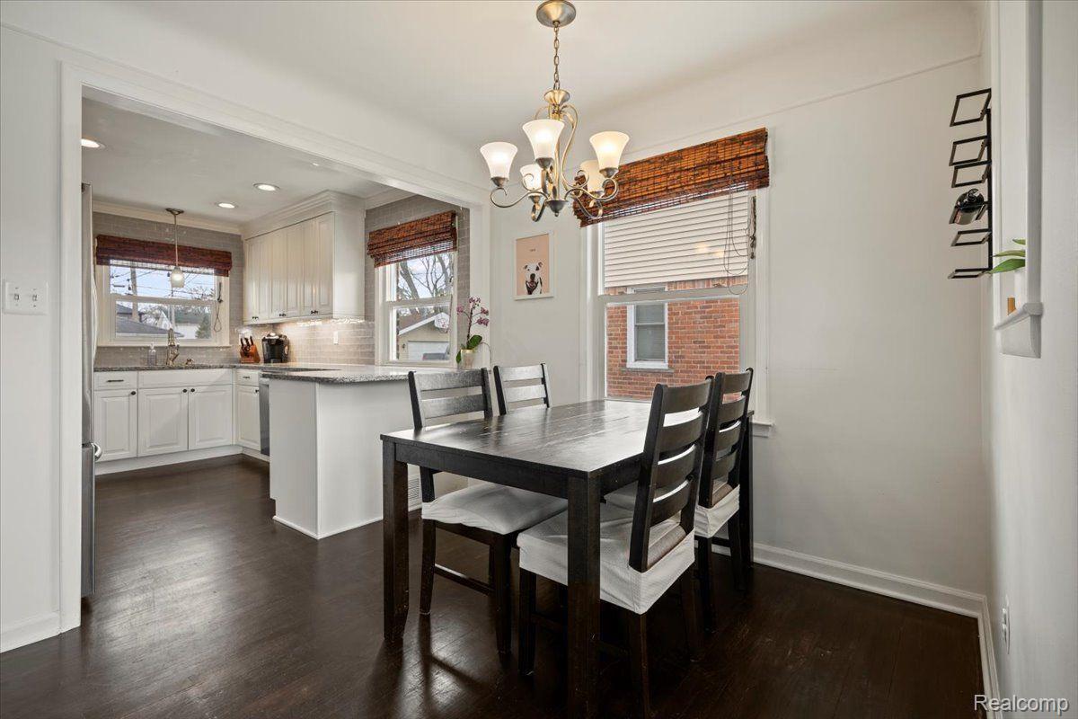 524 E LA SALLE Avenue