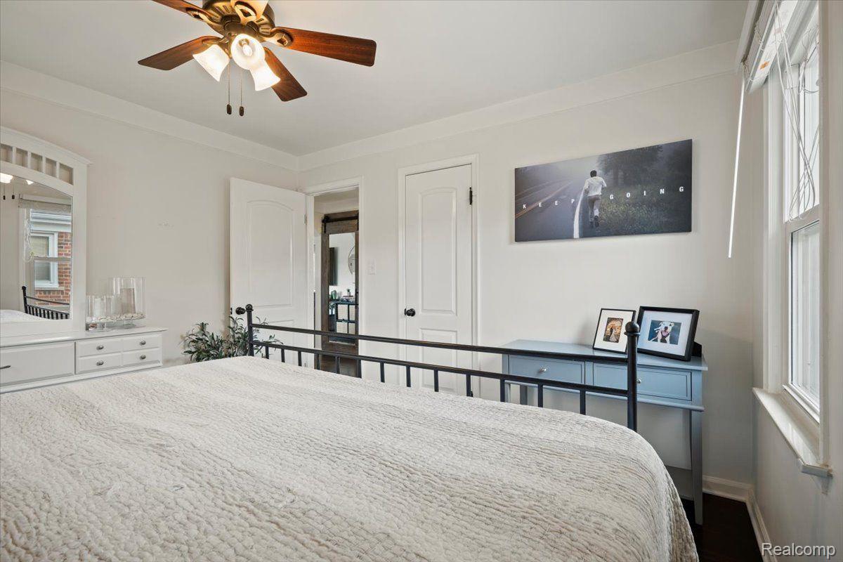 524 E LA SALLE Avenue