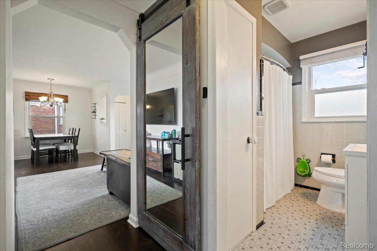 524 E LA SALLE Avenue