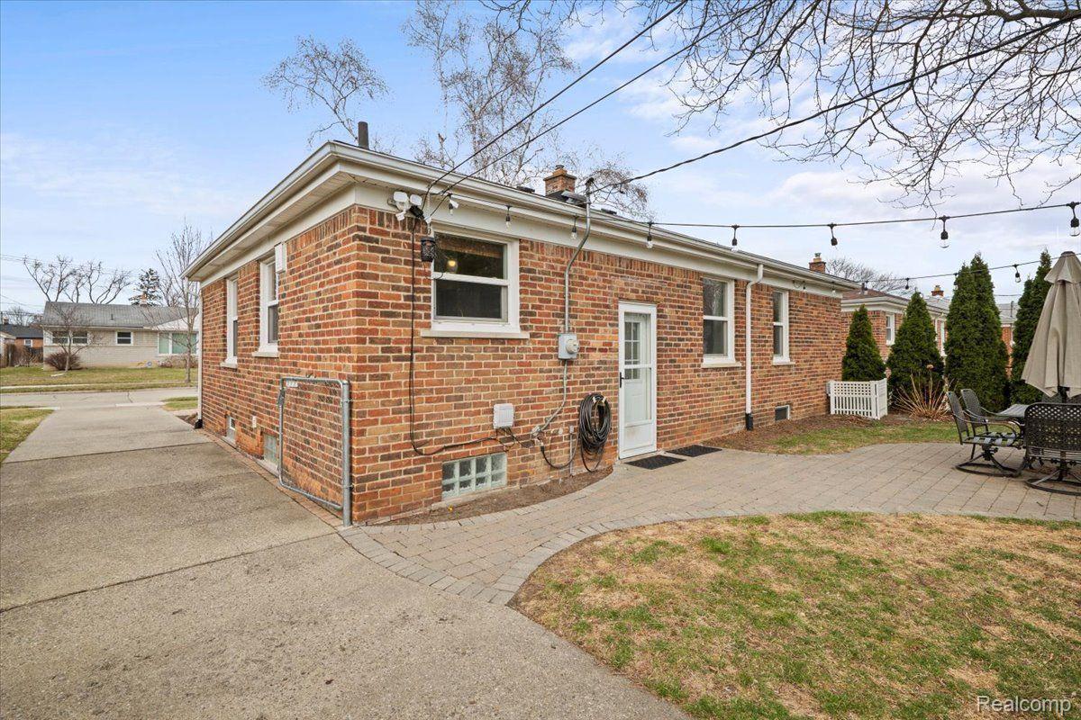 524 E LA SALLE Avenue