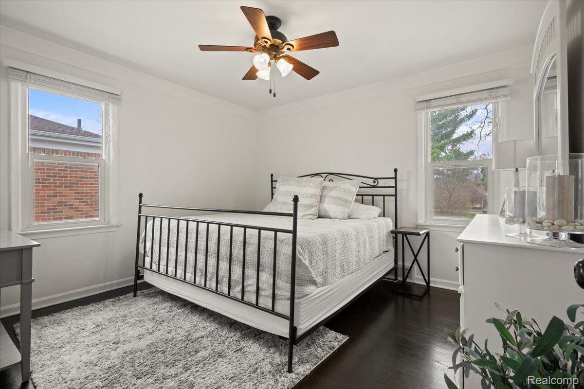 524 E LA SALLE Avenue