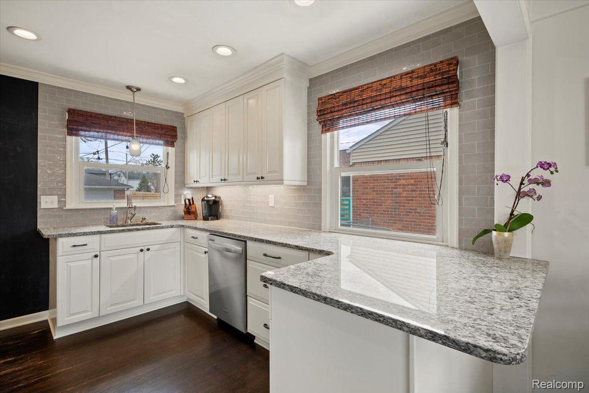 524 E LA SALLE Avenue