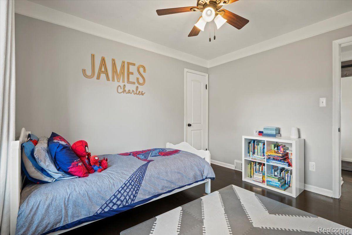 524 E LA SALLE Avenue