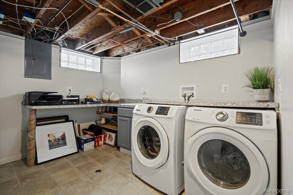 524 E LA SALLE Avenue