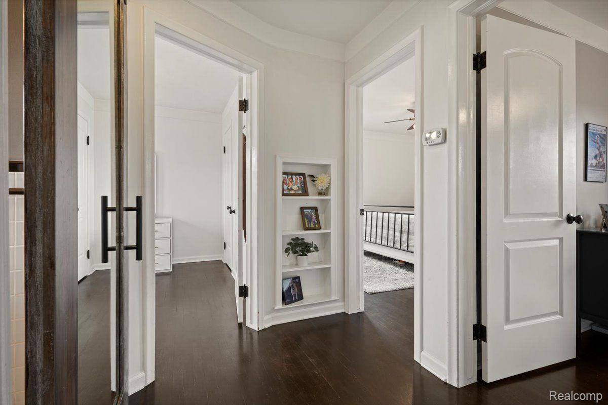 524 E LA SALLE Avenue