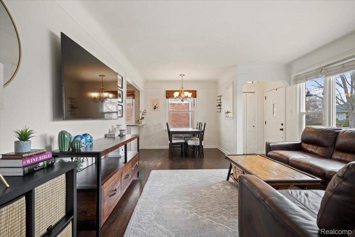 524 E LA SALLE Avenue