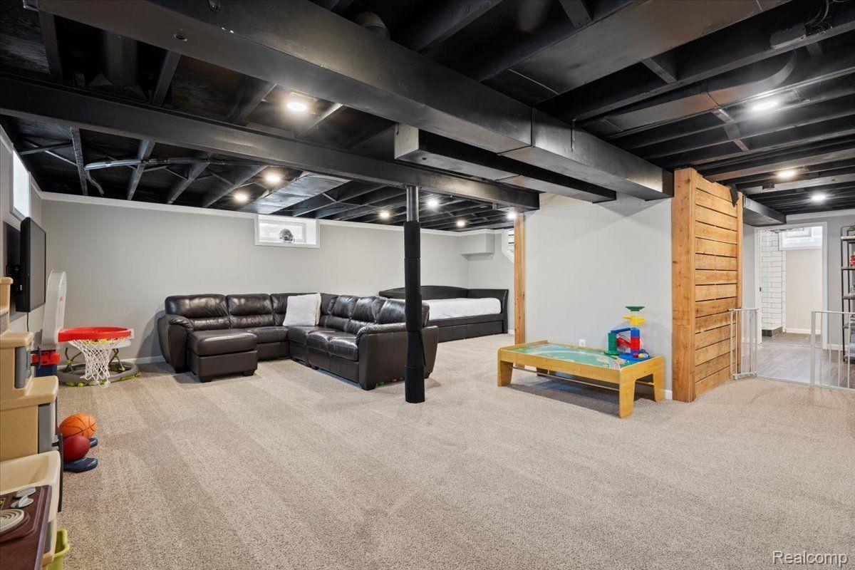 524 E LA SALLE Avenue