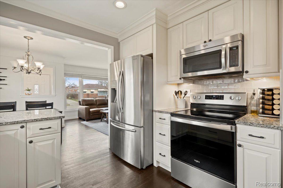 524 E LA SALLE Avenue