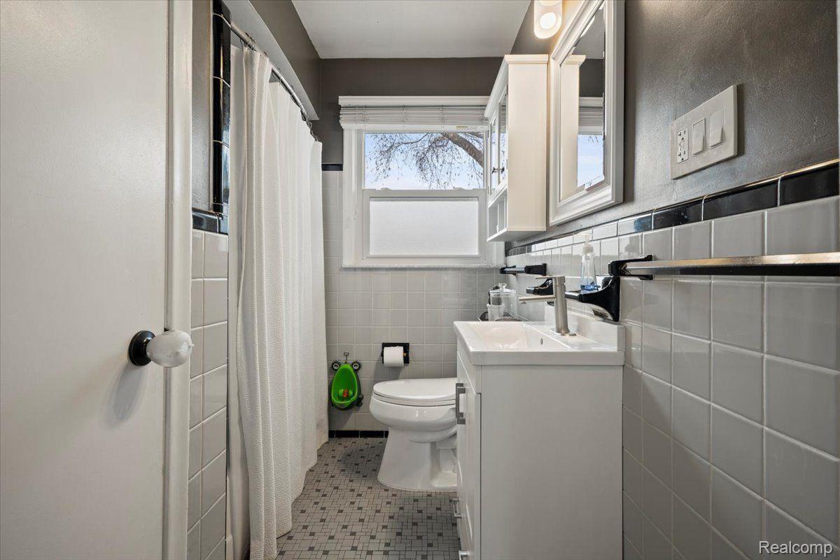 524 E LA SALLE Avenue