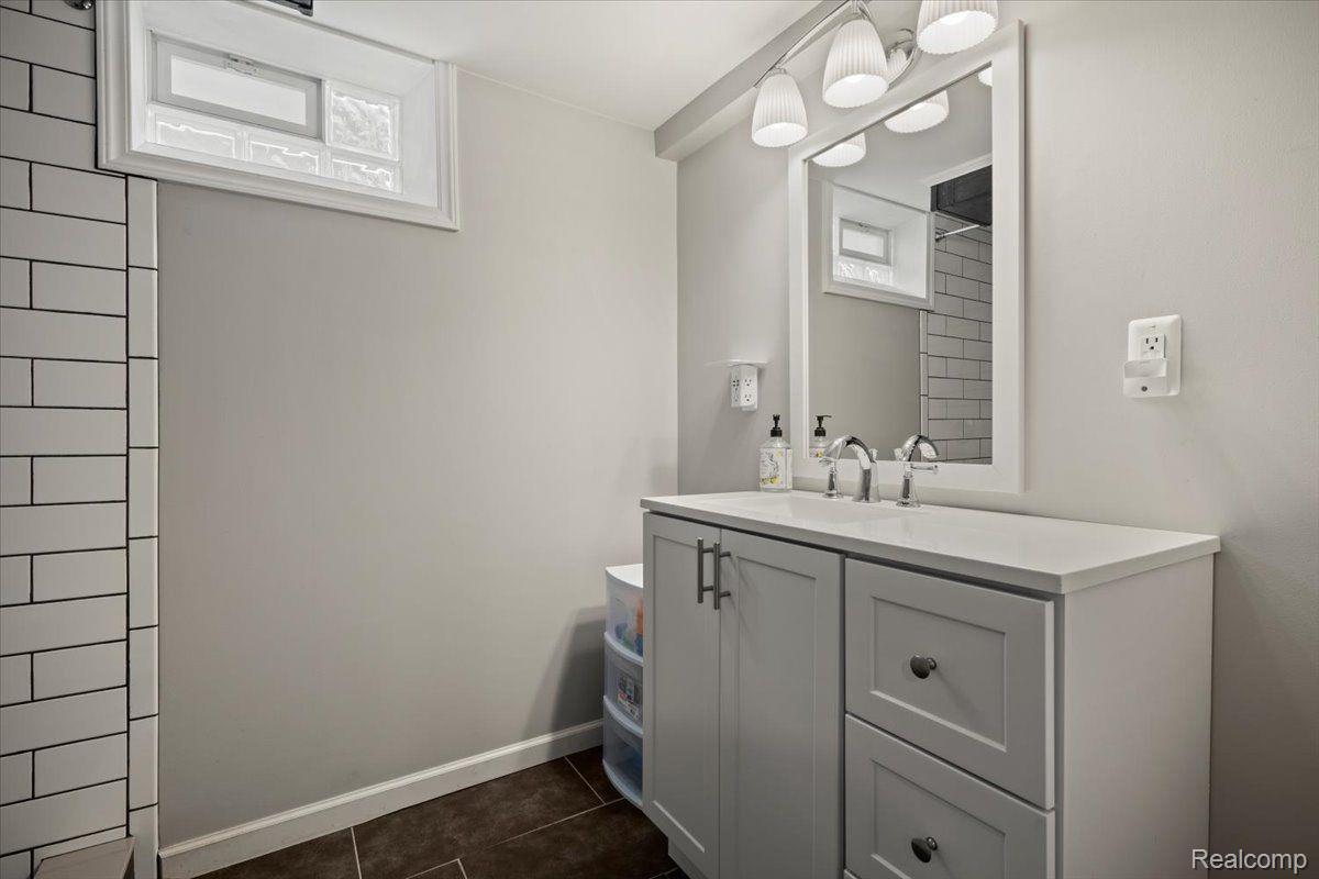 524 E LA SALLE Avenue