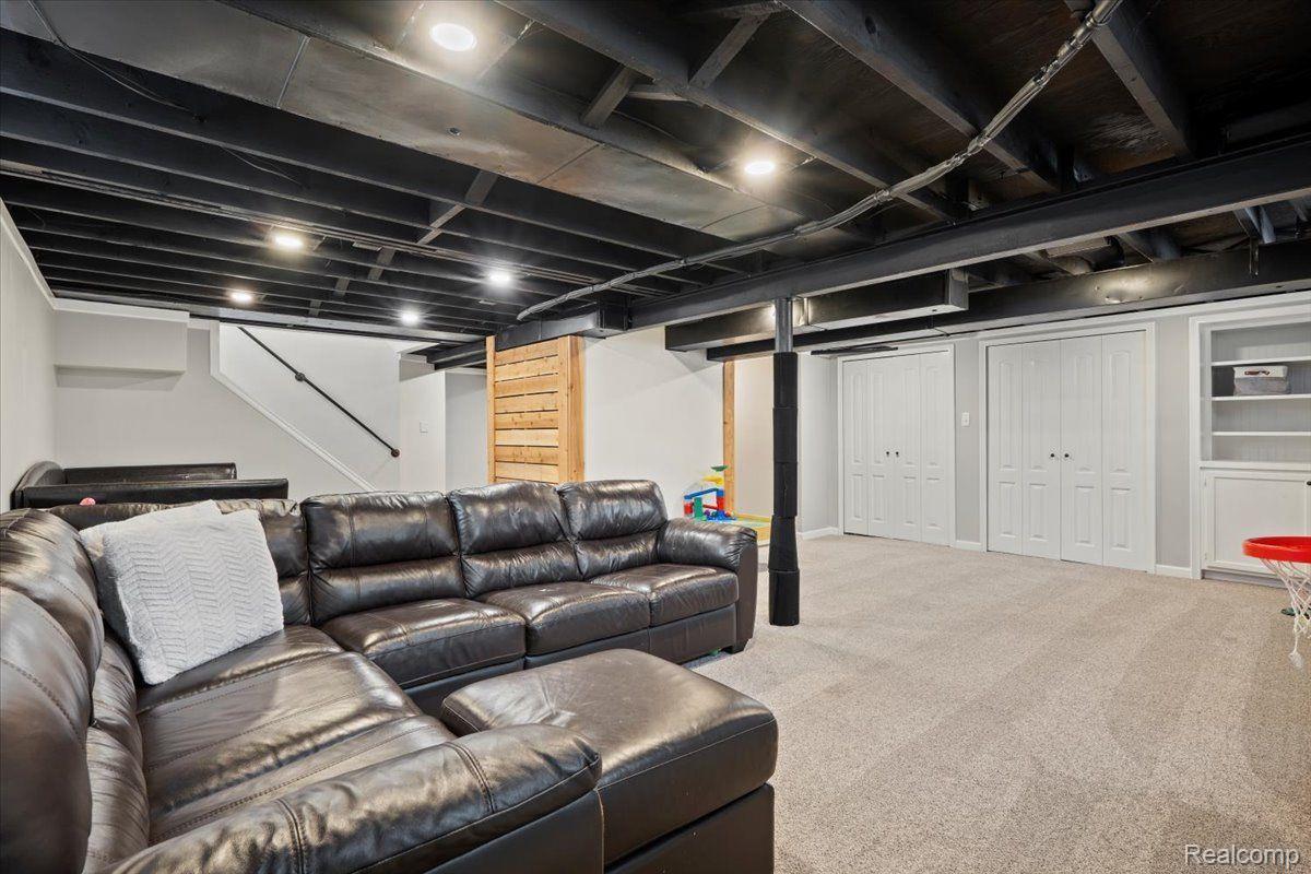 524 E LA SALLE Avenue