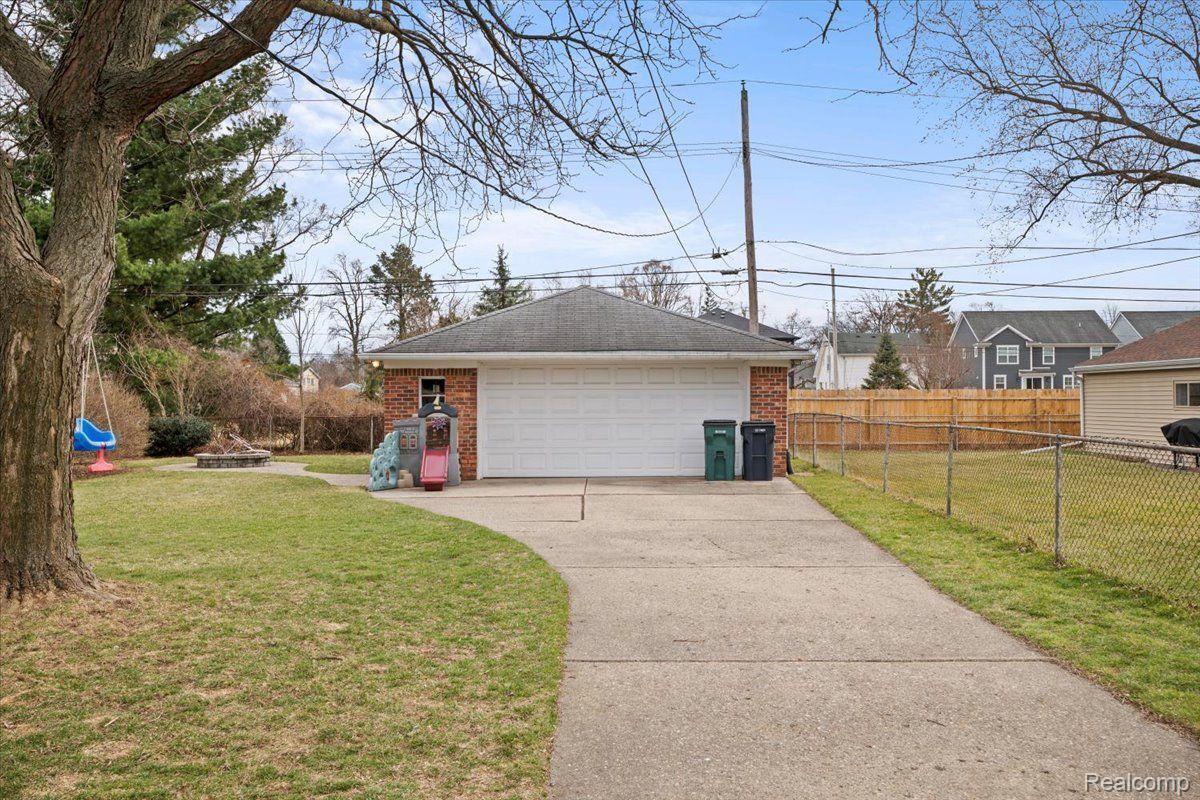 524 E LA SALLE Avenue