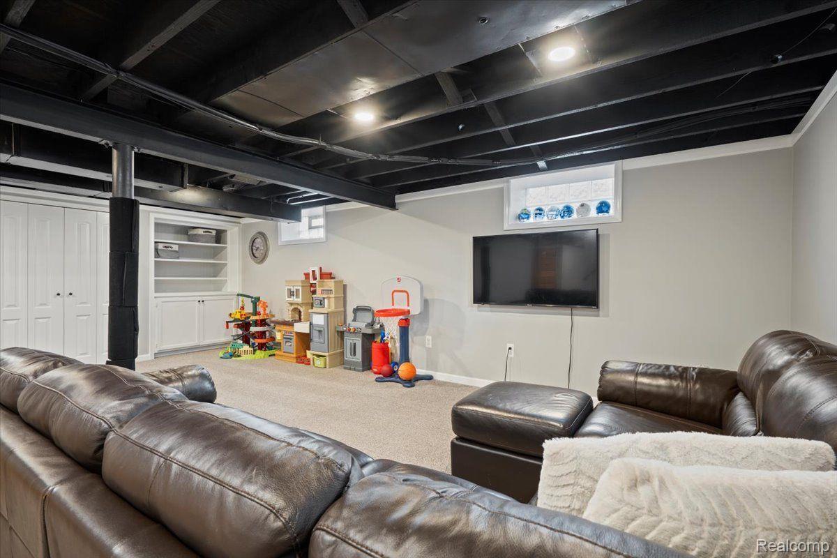 524 E LA SALLE Avenue