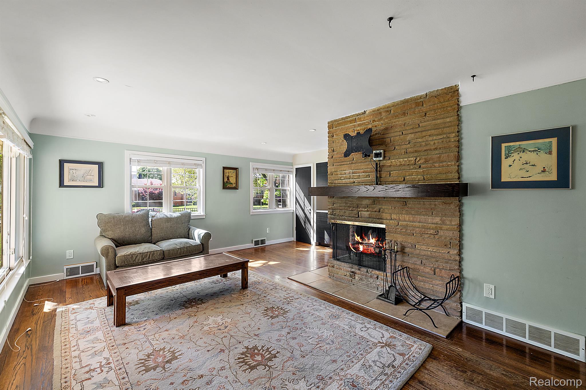 3907 Auburn Drive