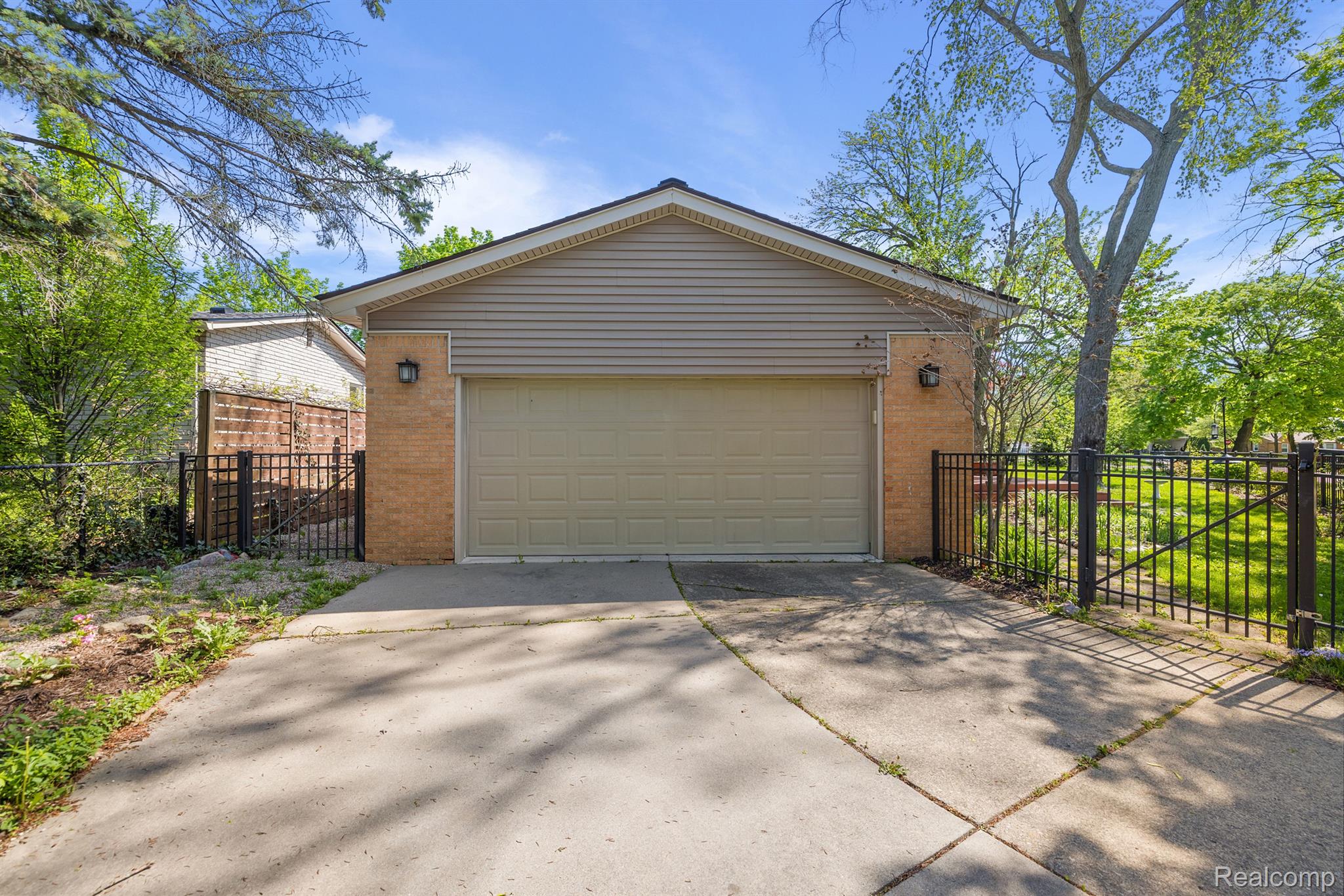 3907 Auburn Drive