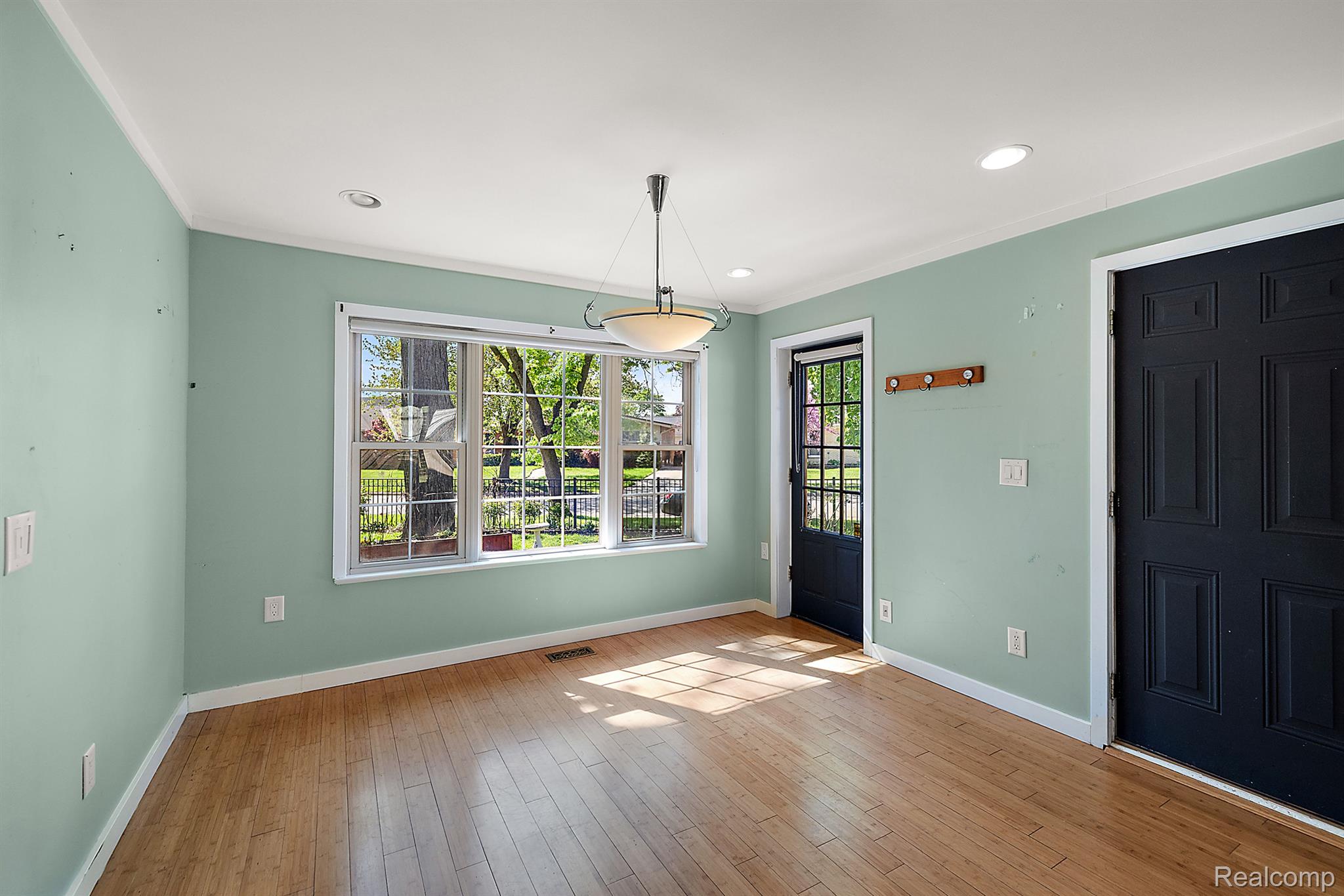 3907 Auburn Drive