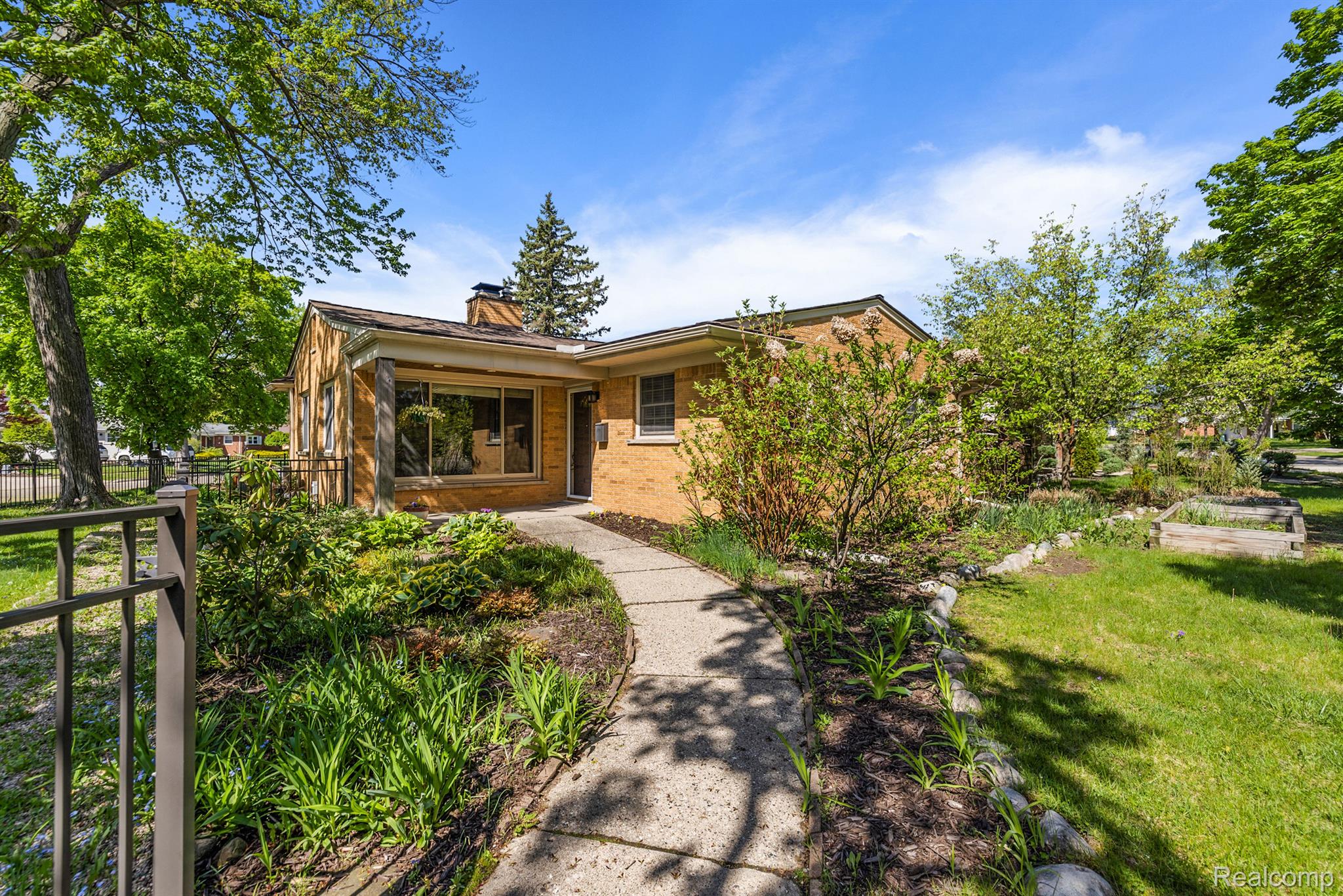 3907 Auburn Drive