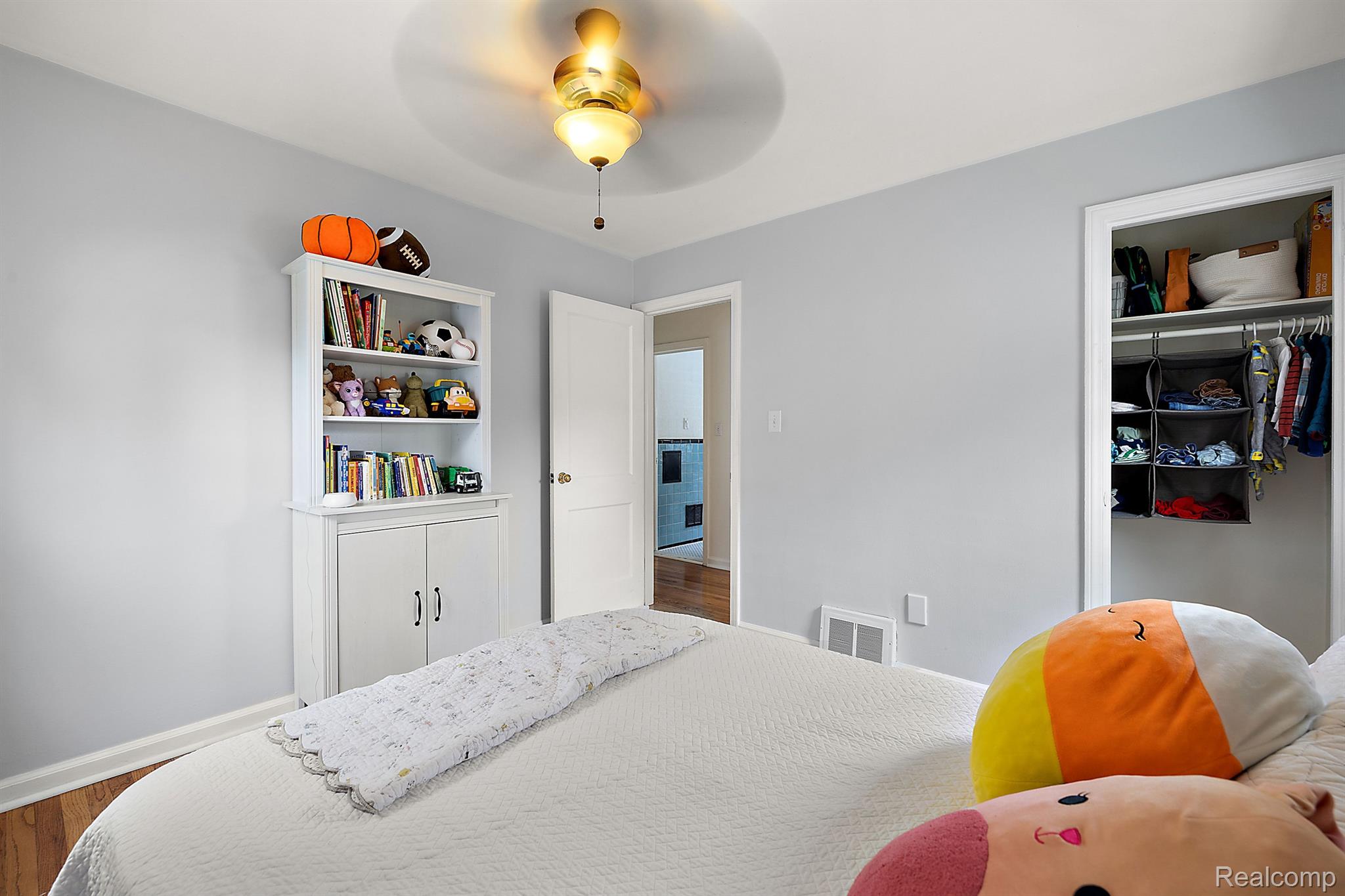 904 N DORCHESTER Avenue