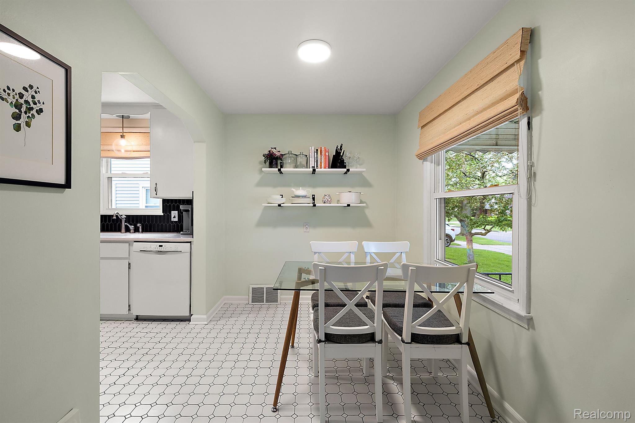 904 N DORCHESTER Avenue