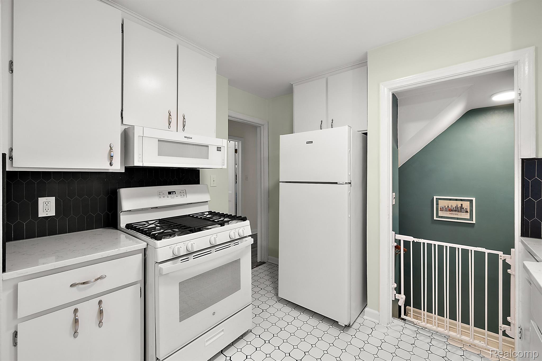 904 N DORCHESTER Avenue