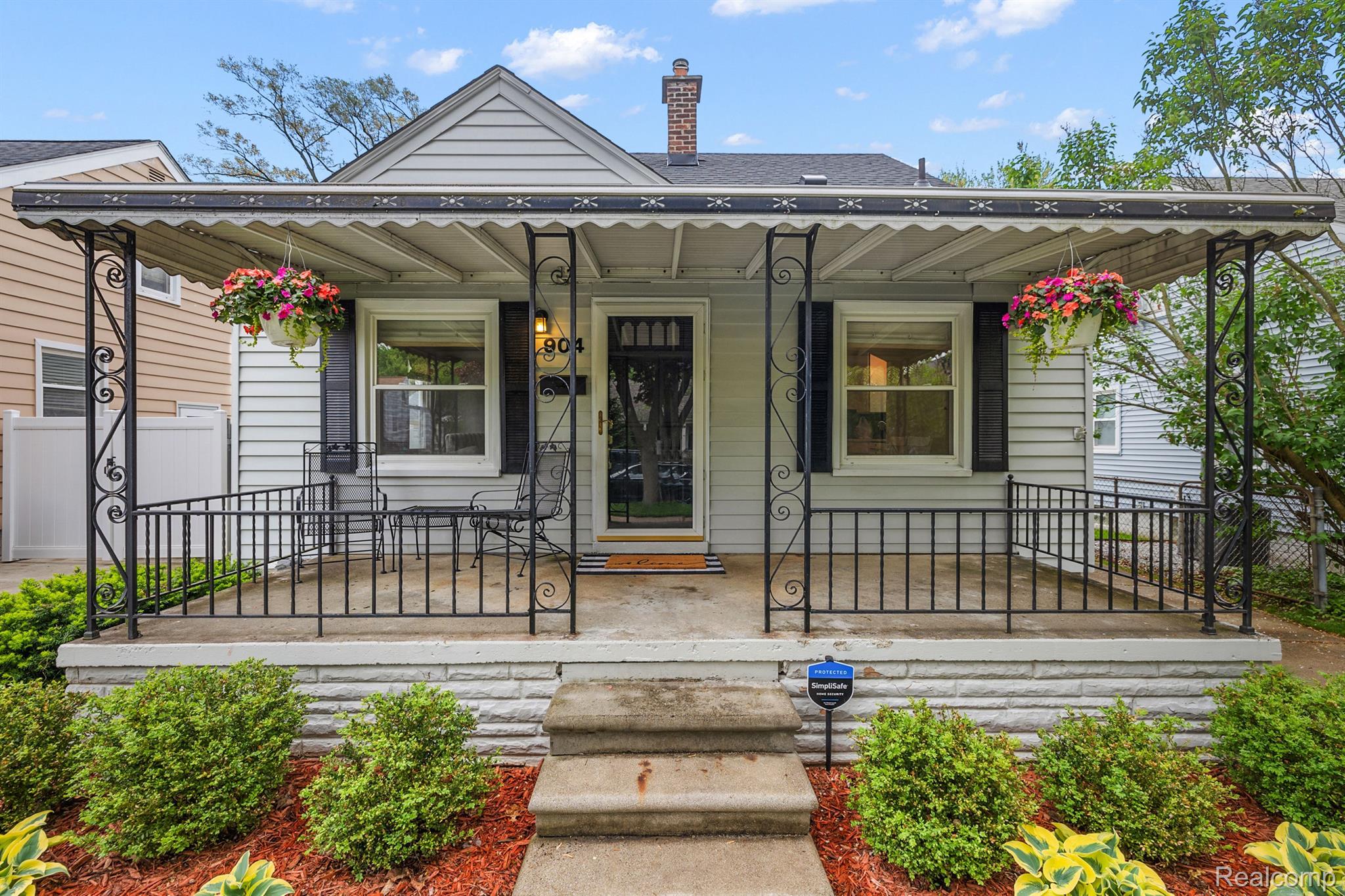 904 N DORCHESTER Avenue