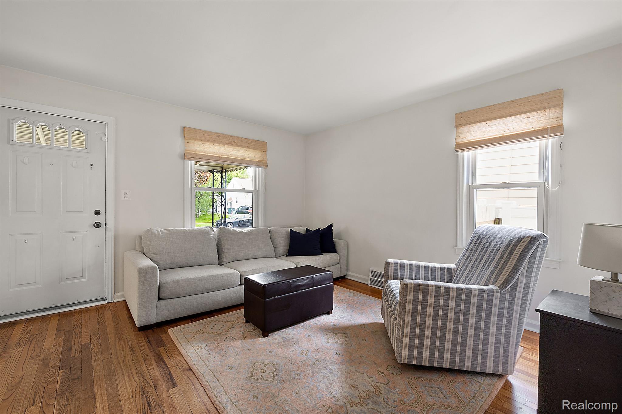 904 N DORCHESTER Avenue