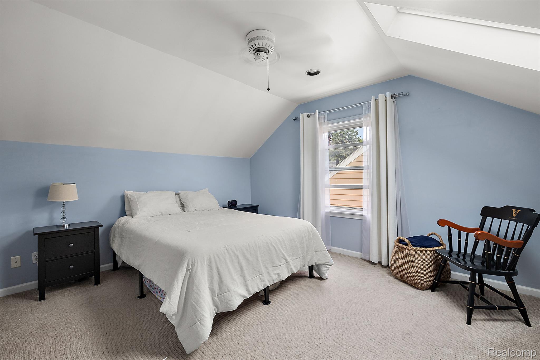 904 N DORCHESTER Avenue