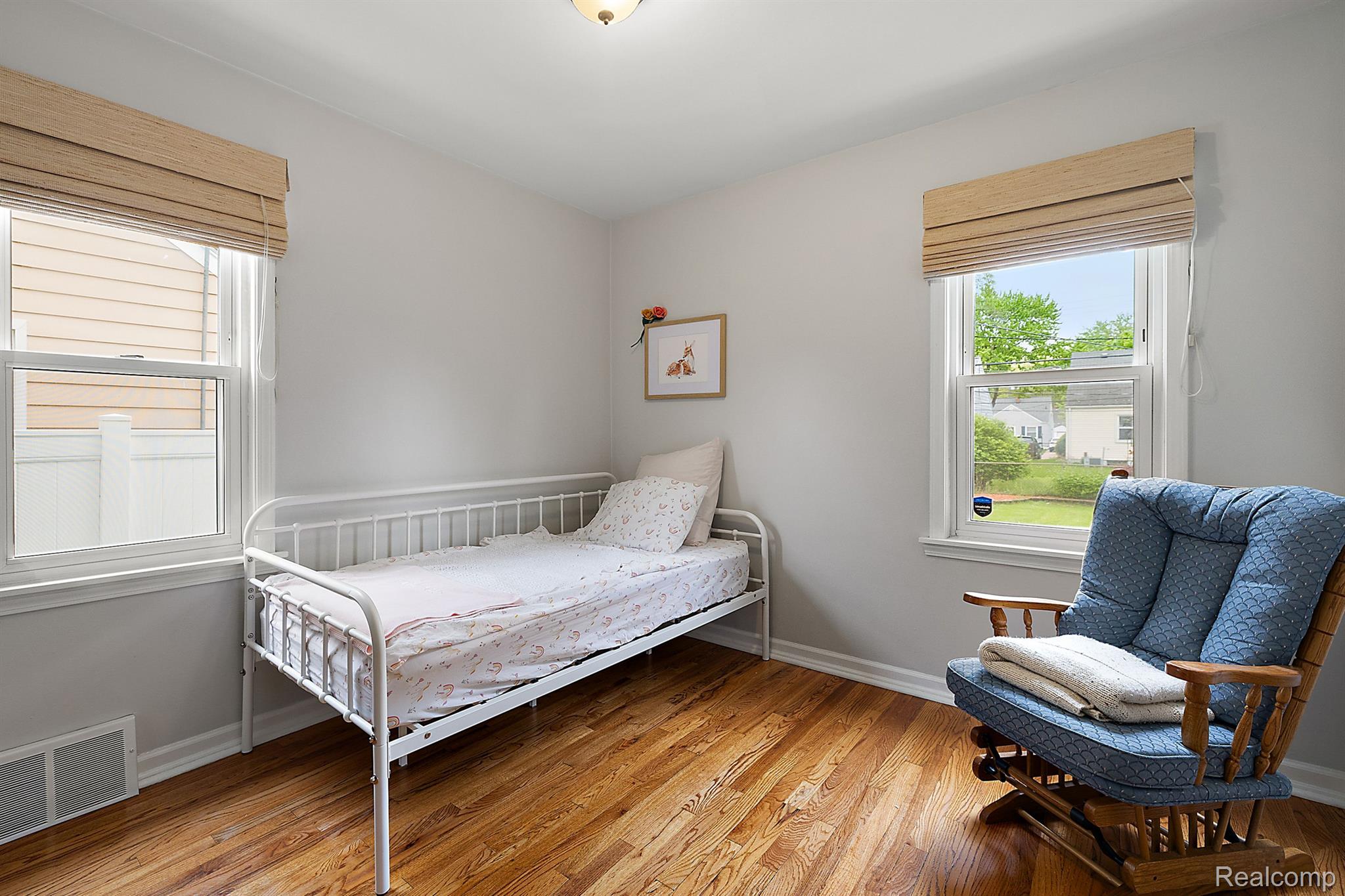 904 N DORCHESTER Avenue