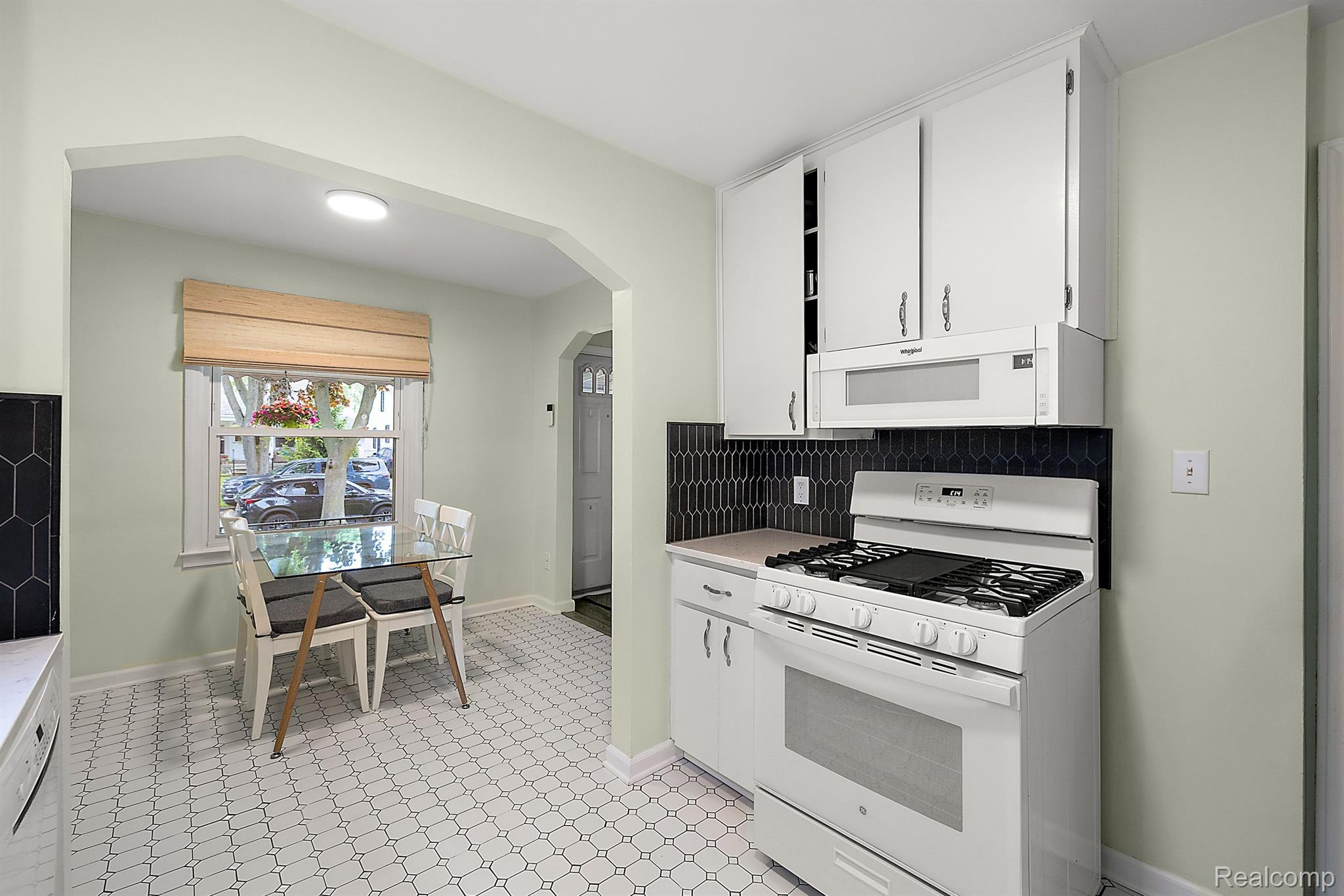 904 N DORCHESTER Avenue