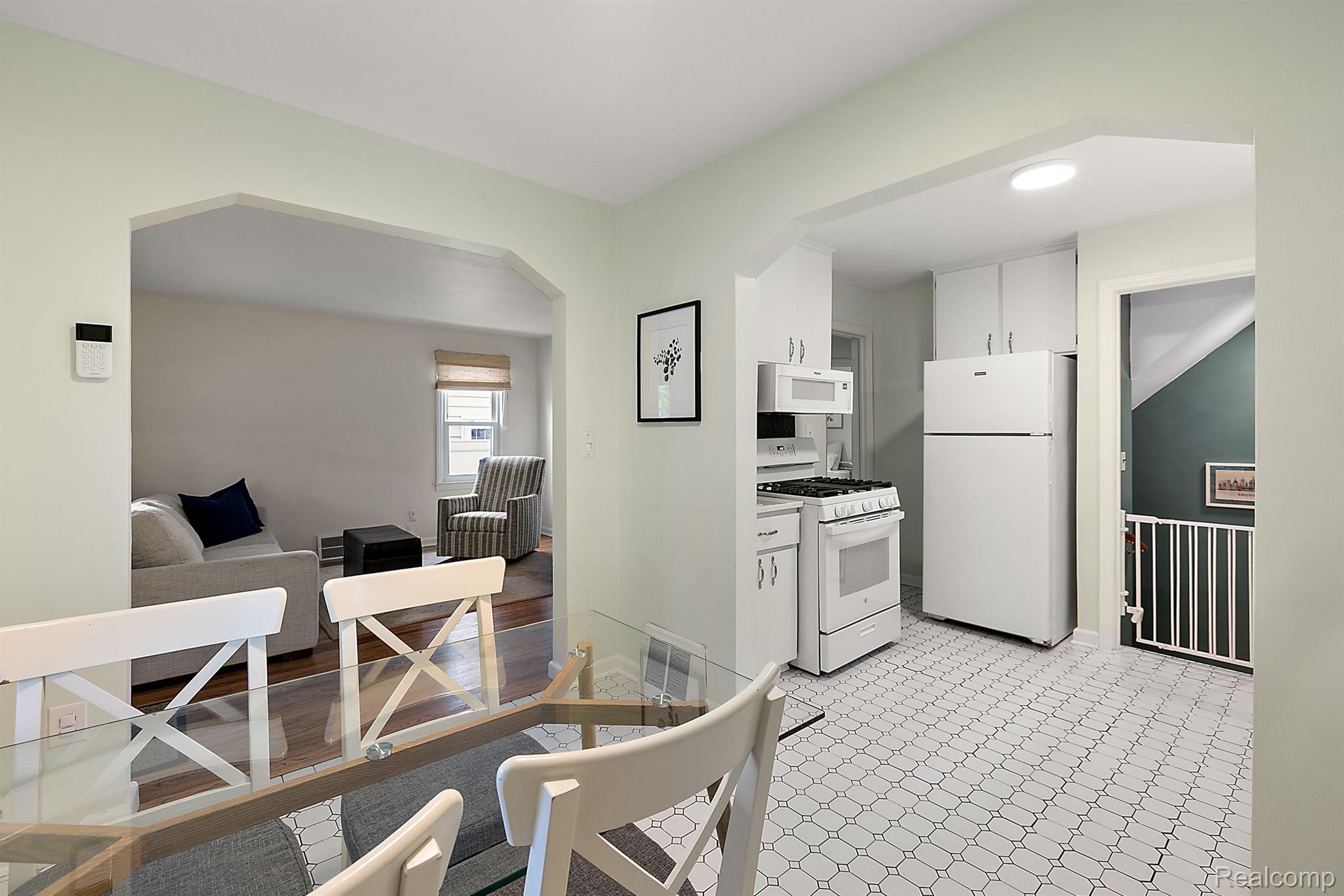 904 N DORCHESTER Avenue