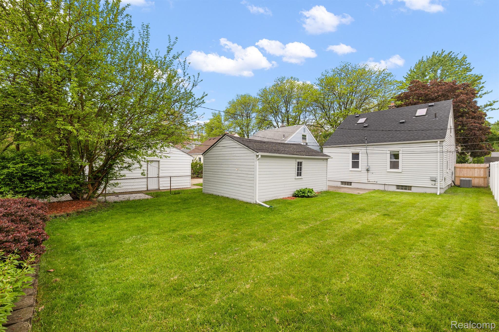 904 N DORCHESTER Avenue