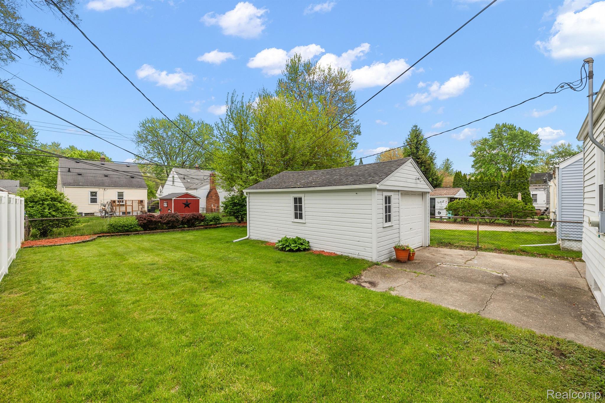 904 N DORCHESTER Avenue