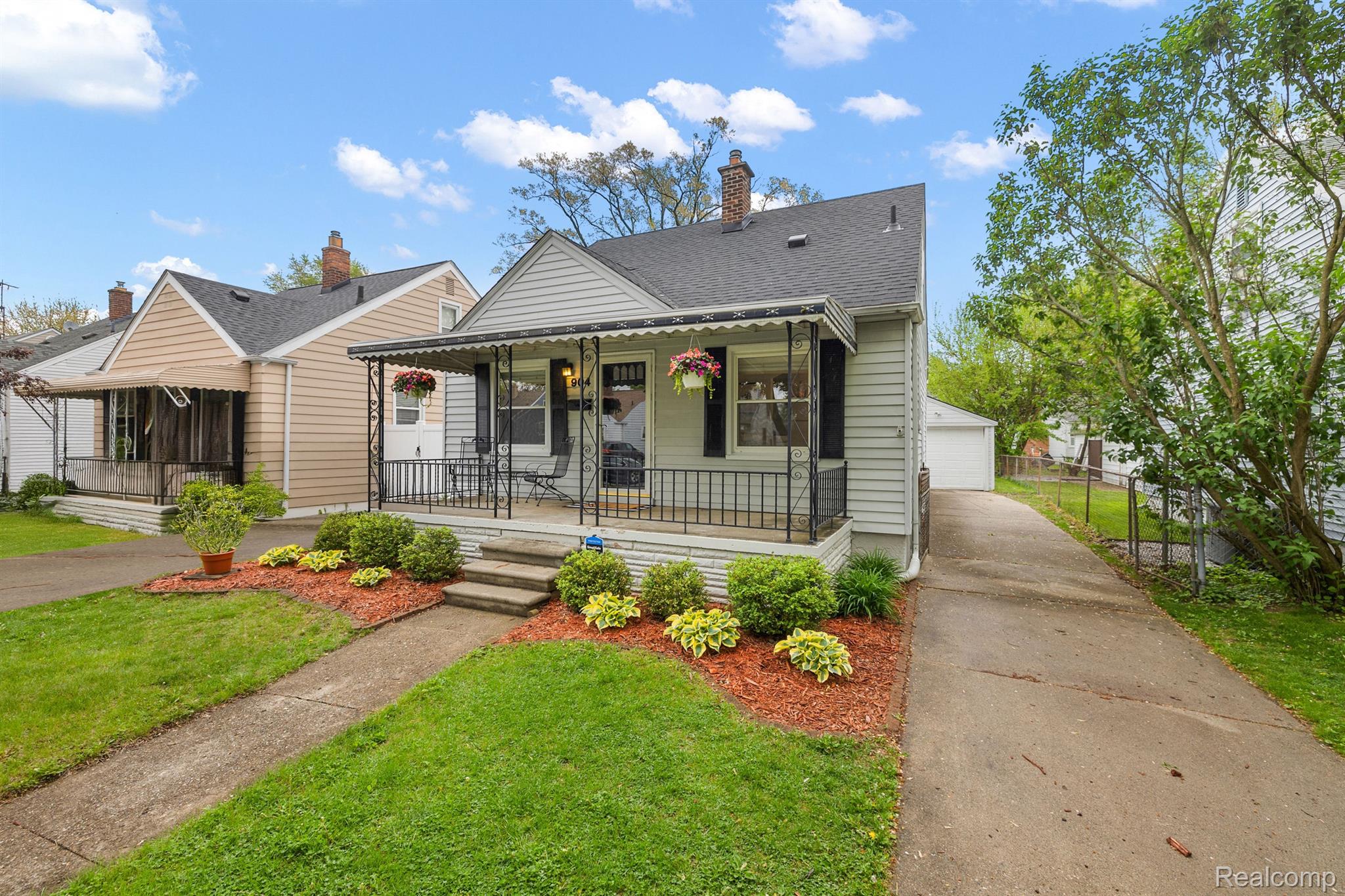 904 N DORCHESTER Avenue