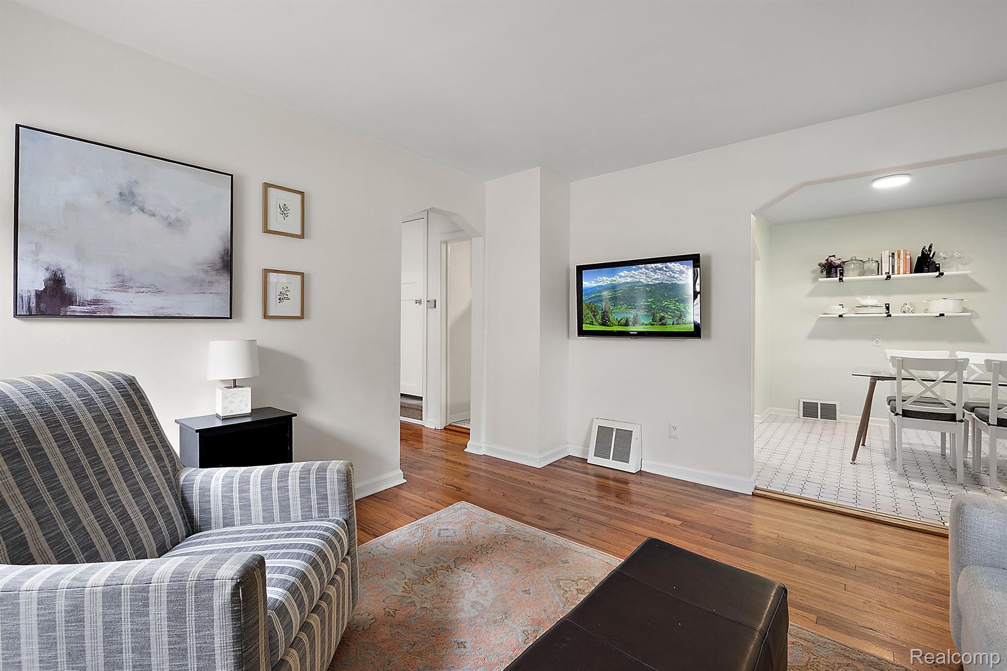 904 N DORCHESTER Avenue