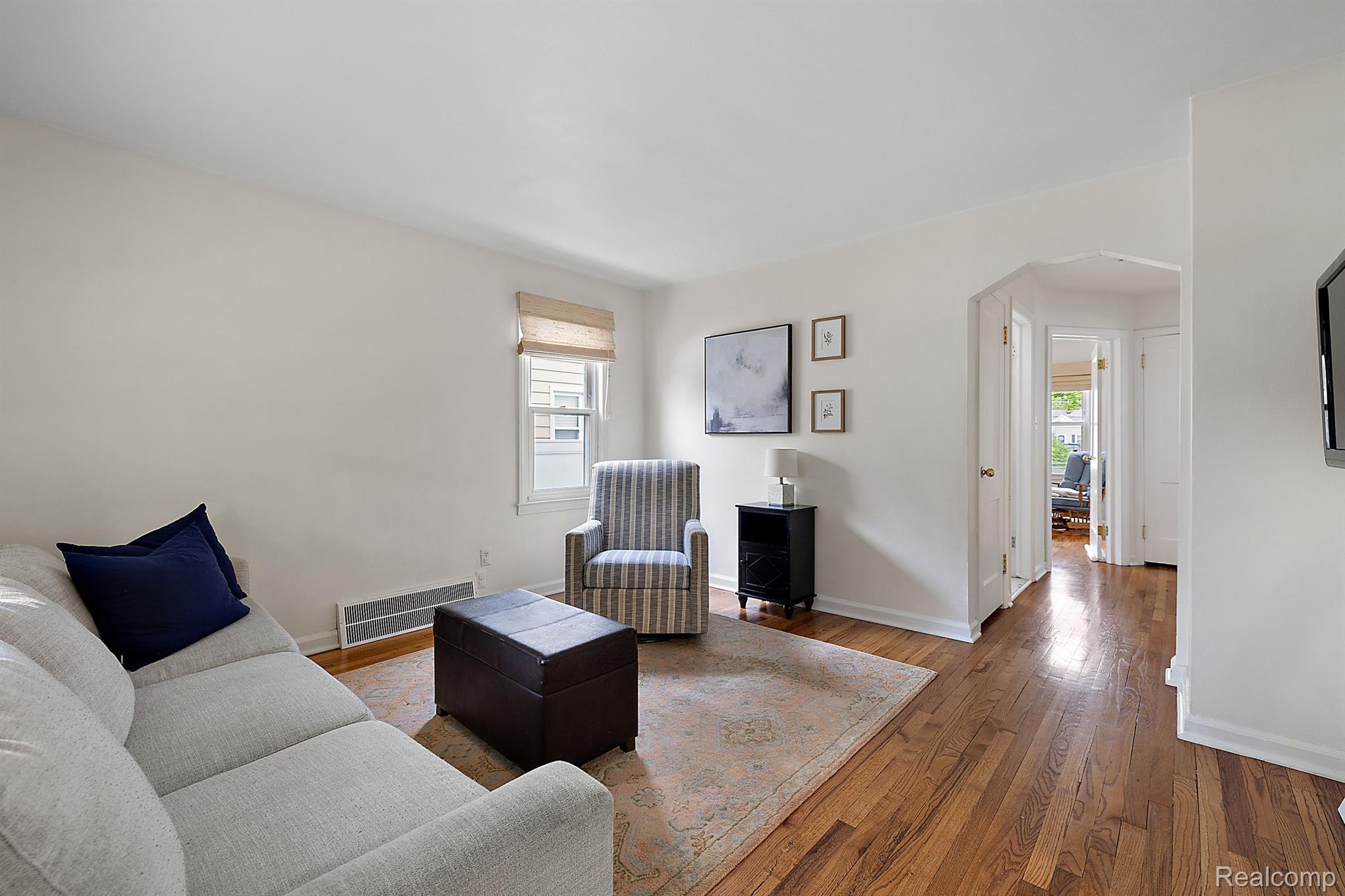 904 N DORCHESTER Avenue