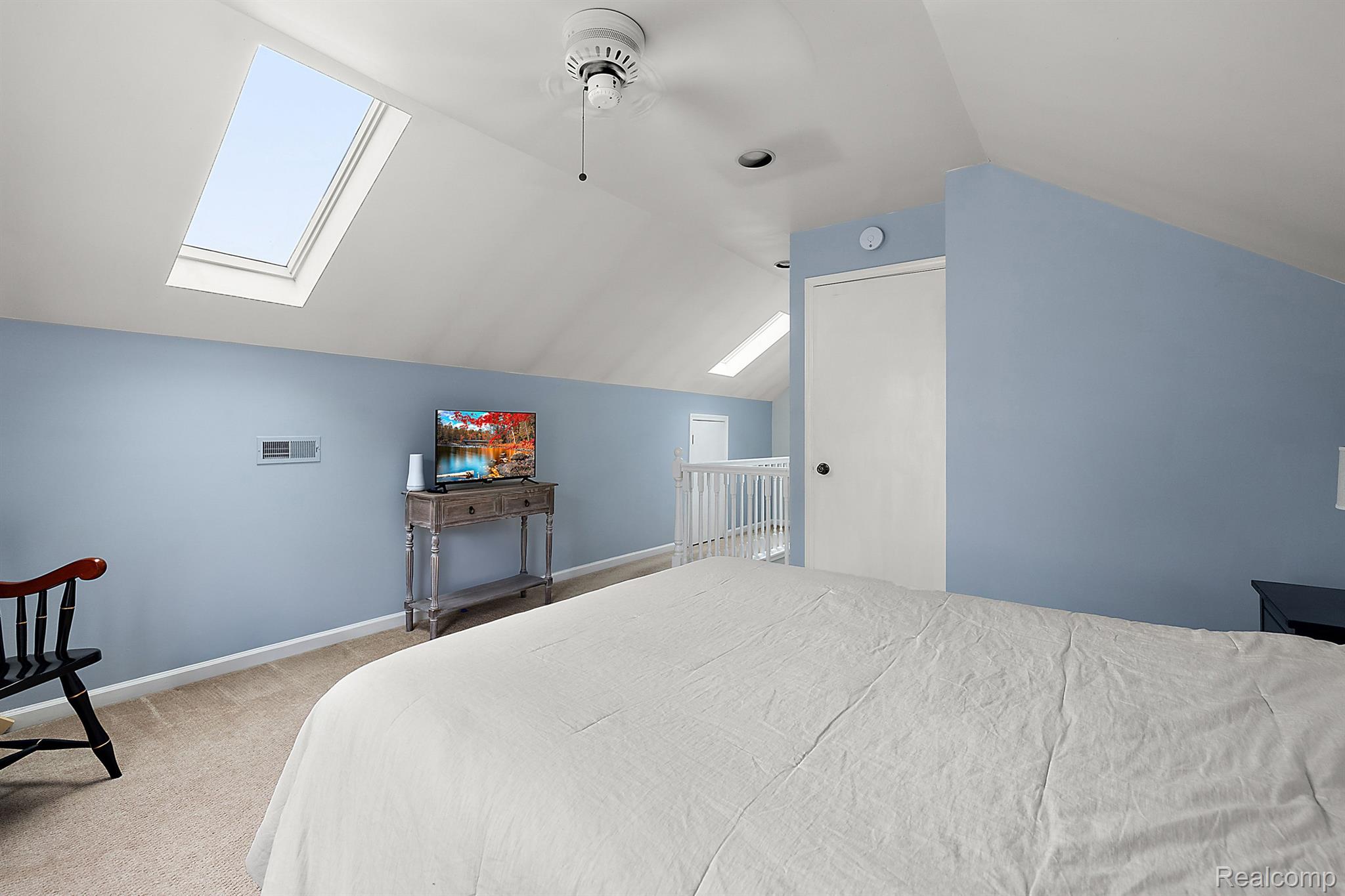 904 N DORCHESTER Avenue