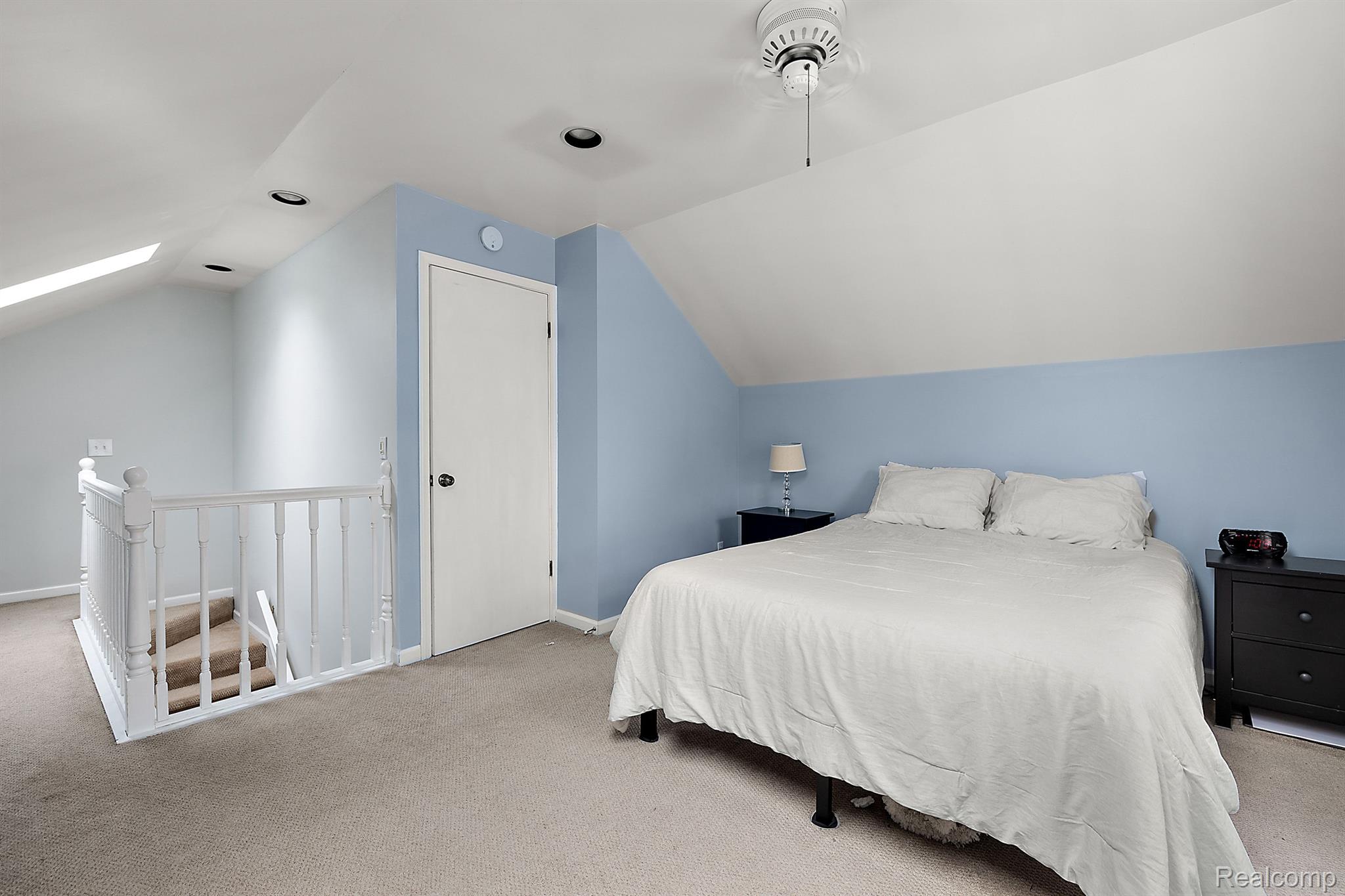 904 N DORCHESTER Avenue