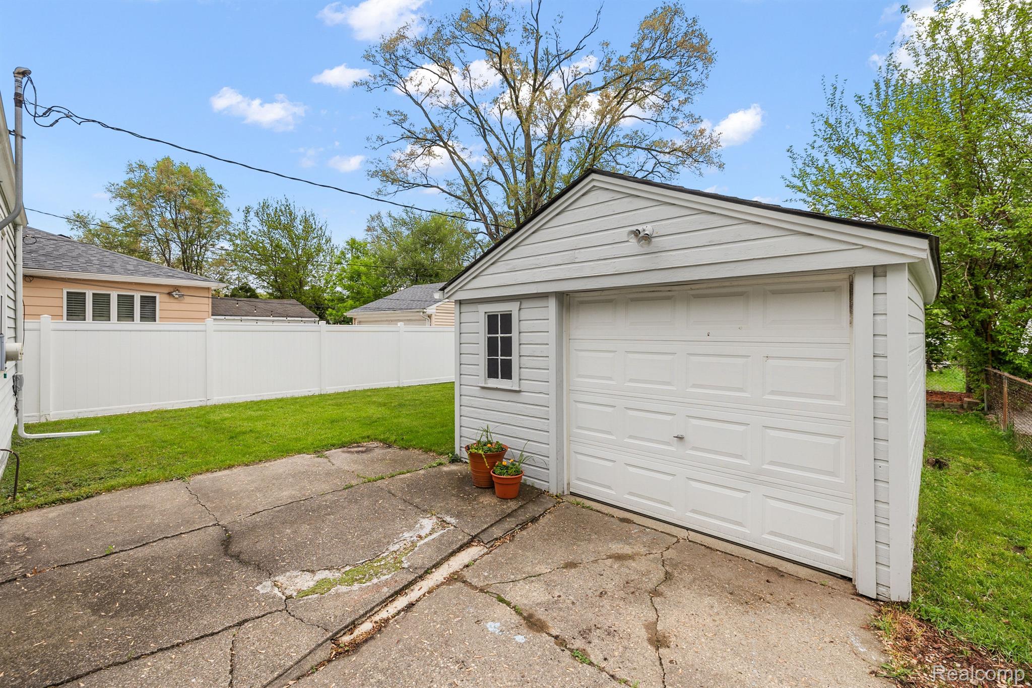 904 N DORCHESTER Avenue