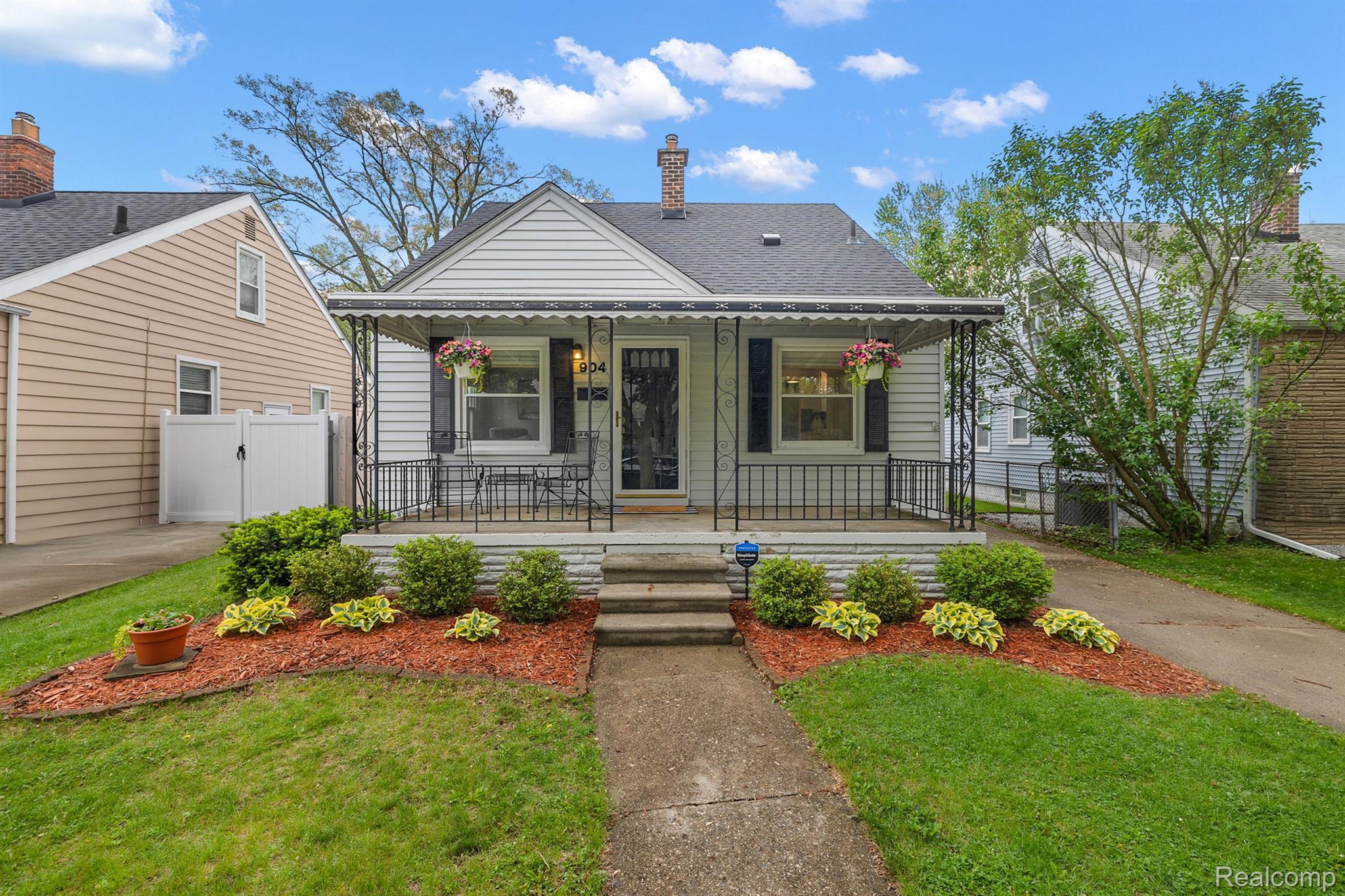 904 N DORCHESTER Avenue