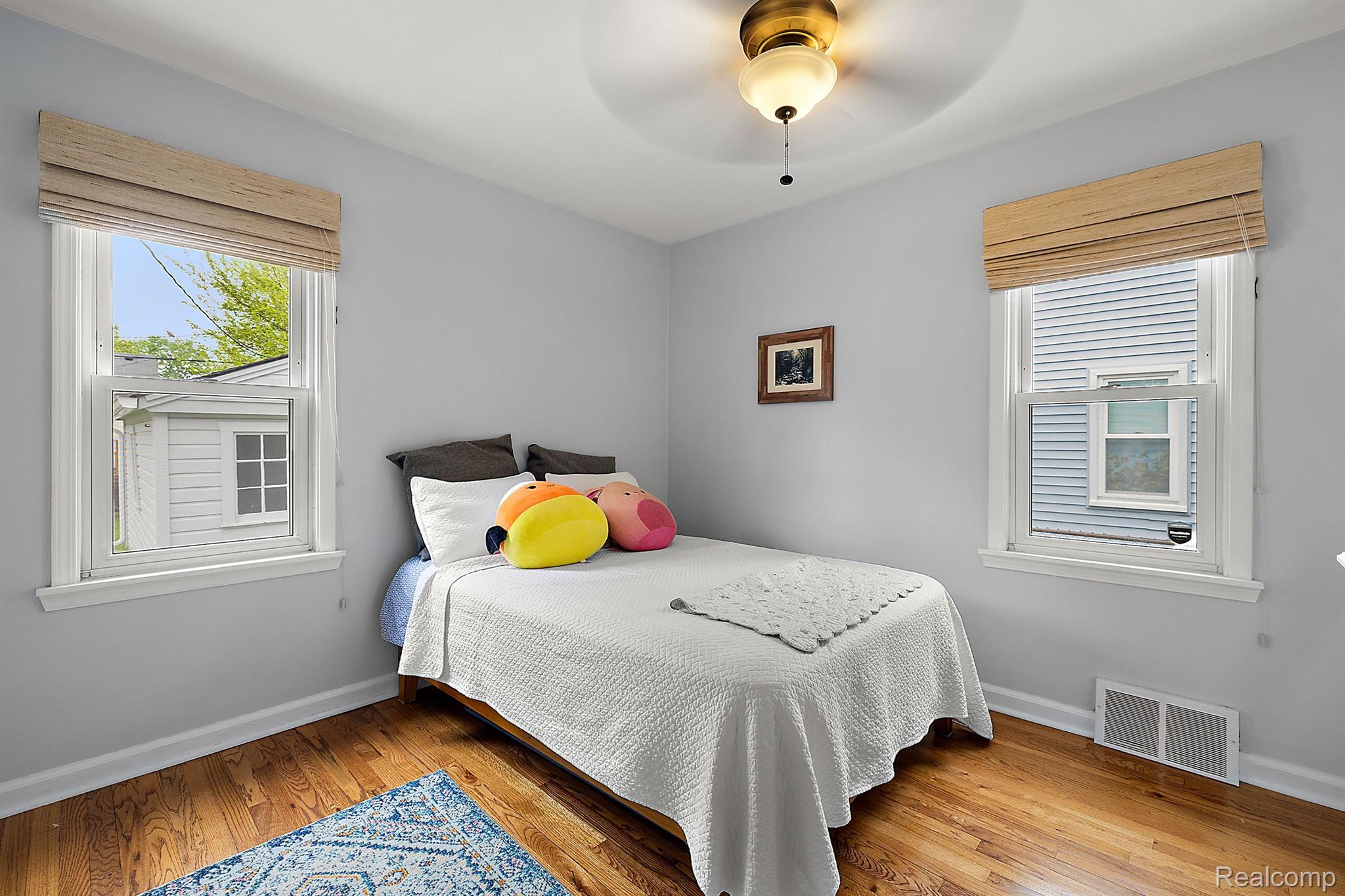 904 N DORCHESTER Avenue