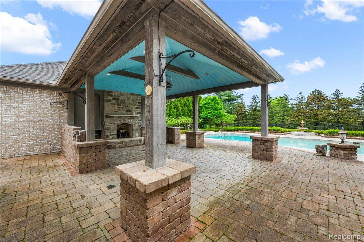 152 Oakbridge Drive