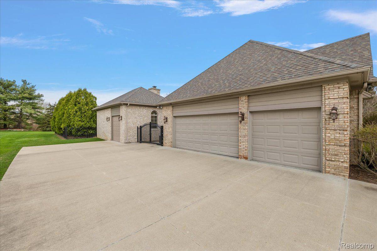 152 Oakbridge Drive