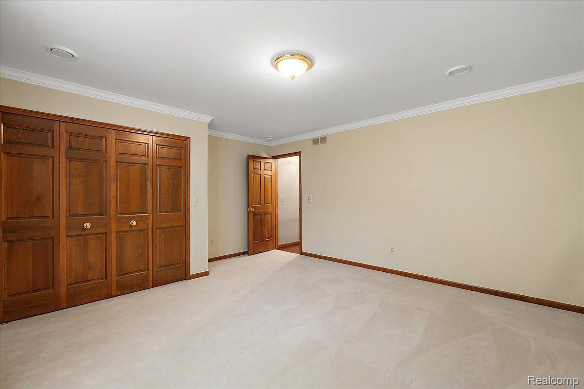 152 Oakbridge Drive
