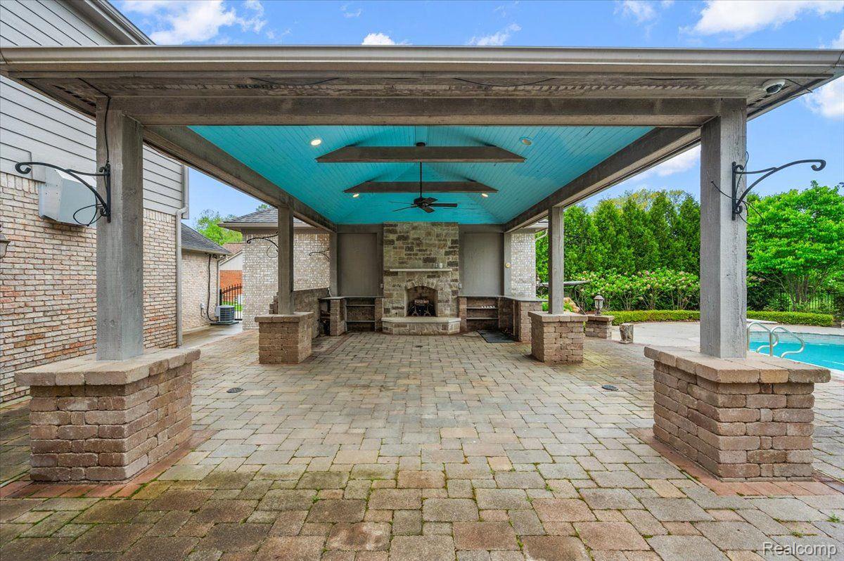 152 Oakbridge Drive