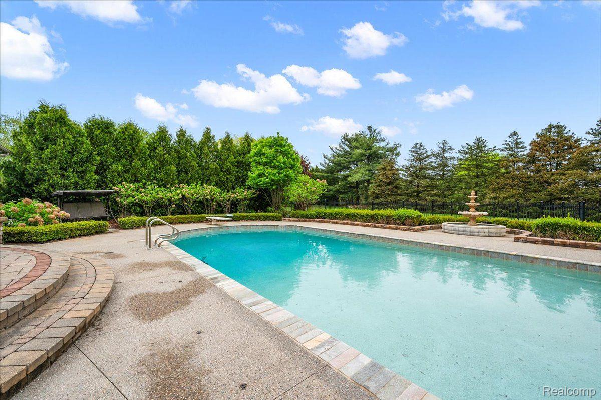 152 Oakbridge Drive