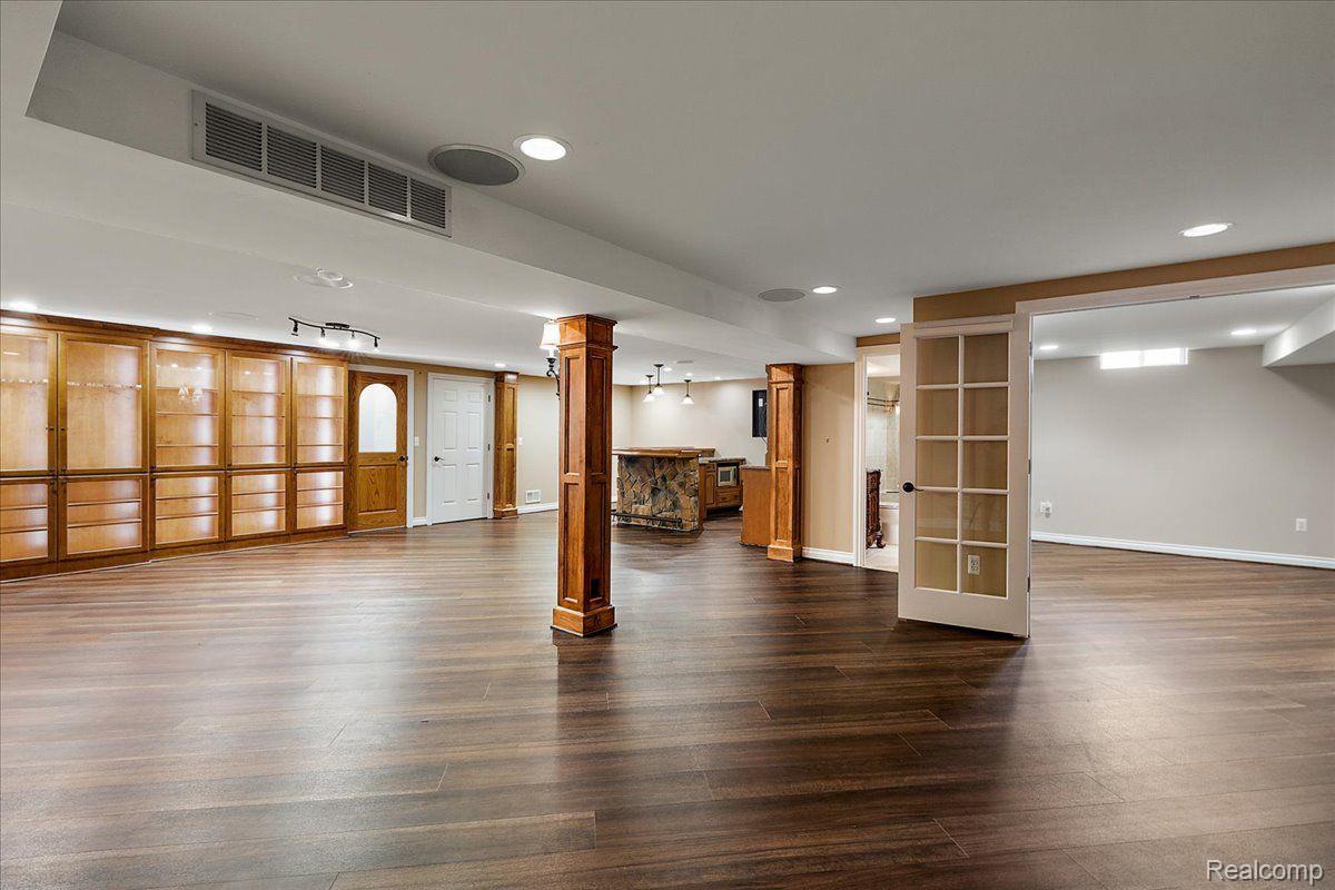 152 Oakbridge Drive