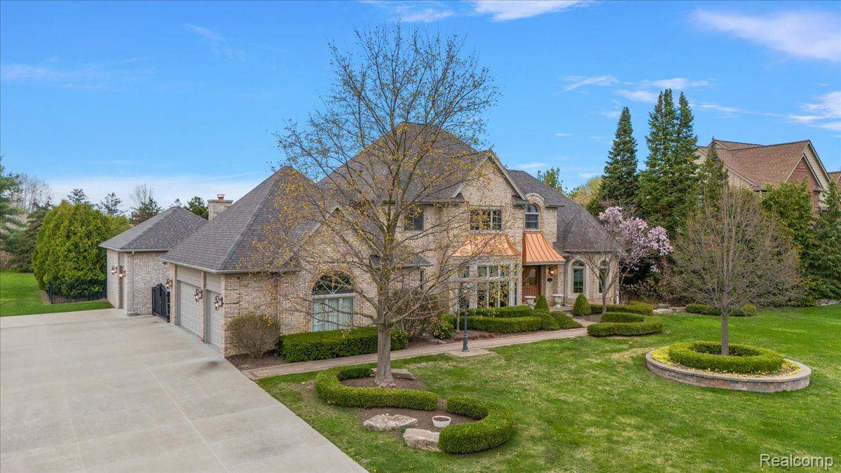 152 Oakbridge Drive
