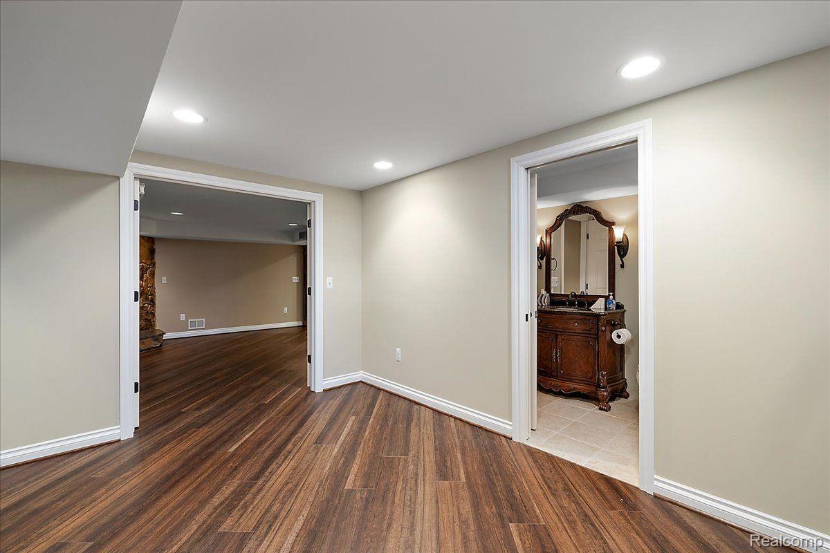 152 Oakbridge Drive