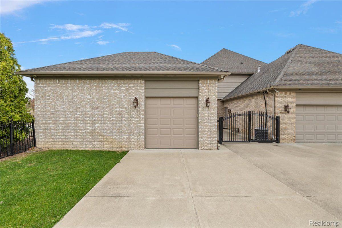 152 Oakbridge Drive