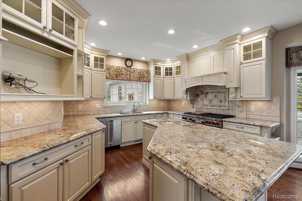 152 Oakbridge Drive